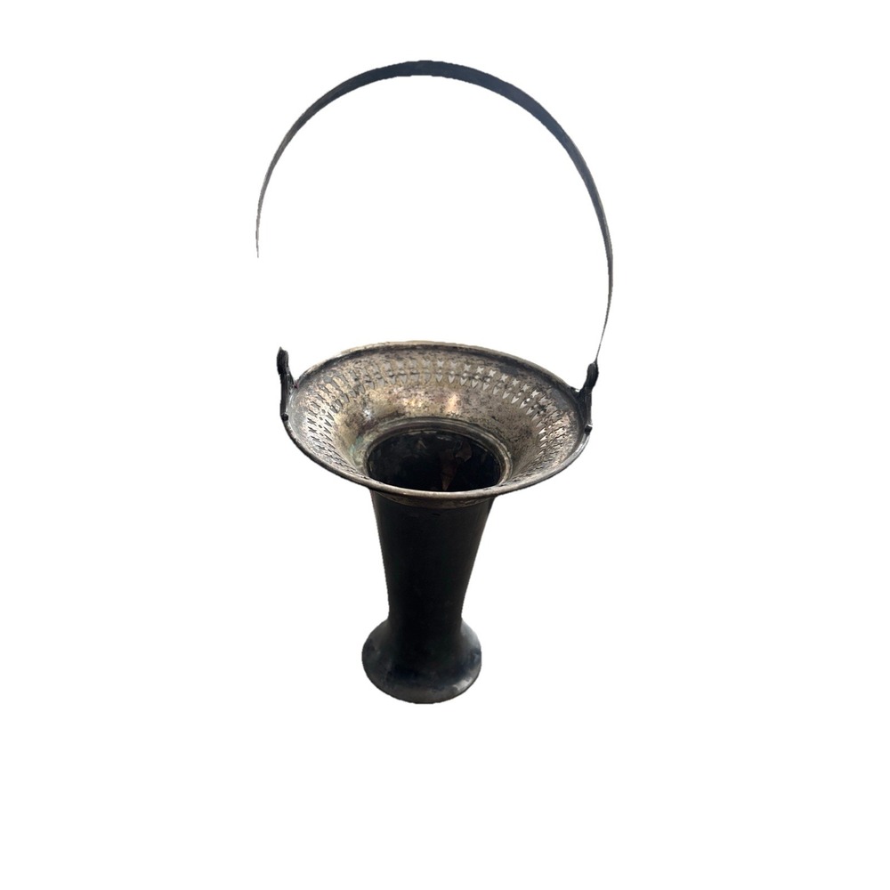 WB MFG Co. Quadruple Plate High Grade Metal Vase With Handle